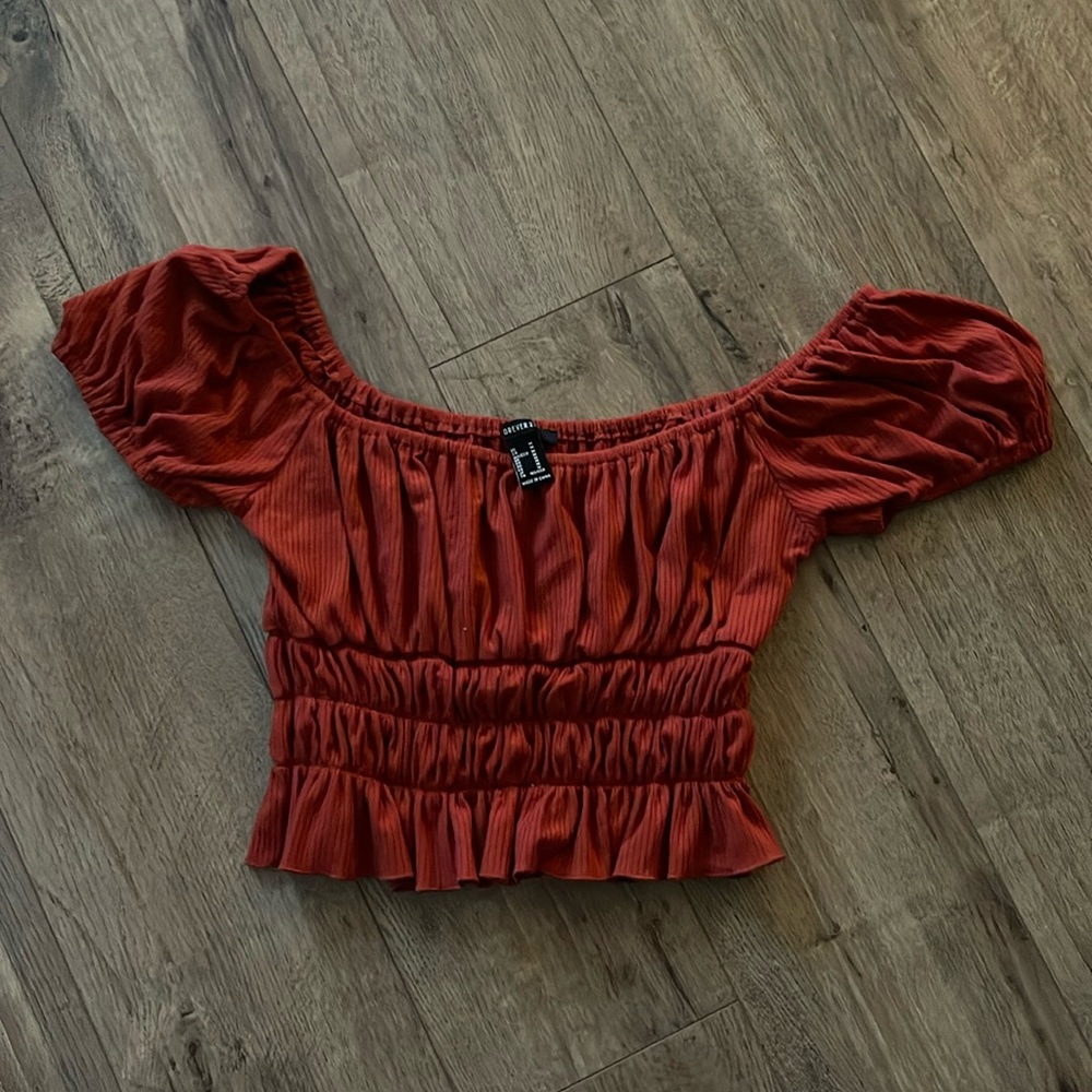 TEXTURIZED/ RUFFLE WOMENS CROP TOP
